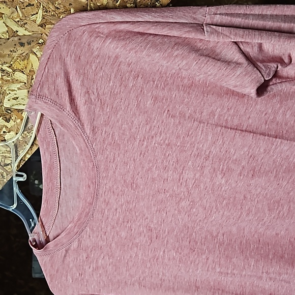 Never worn. Pink shirt - Picture 3 of 5